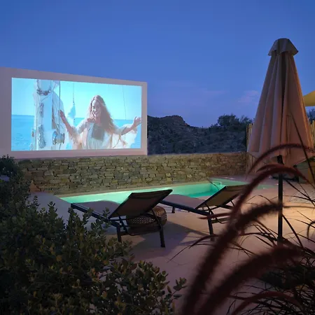 Private Luxury Scarlet Beachfront Villa, Molos, Paros Willa