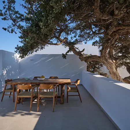 Private Luxury Scarlet Beachfront Villa, Molos, Paros Willa