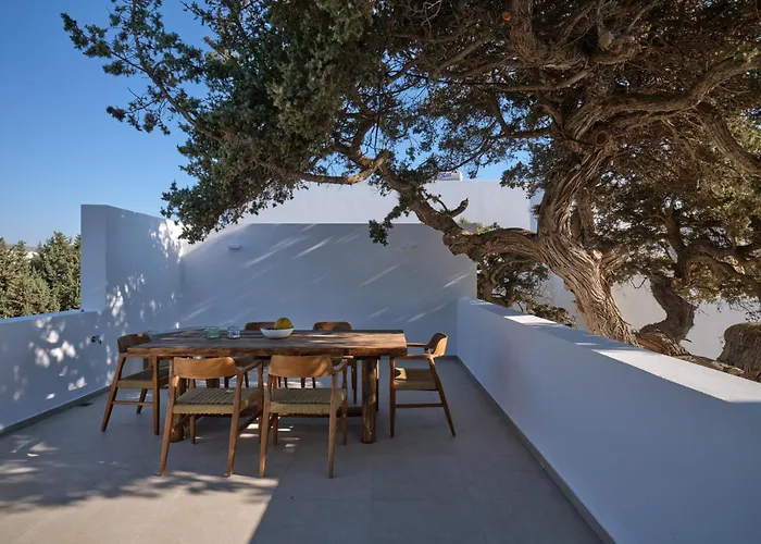 Private Luxury Scarlet Beachfront Villa, Molos, Paros Willa