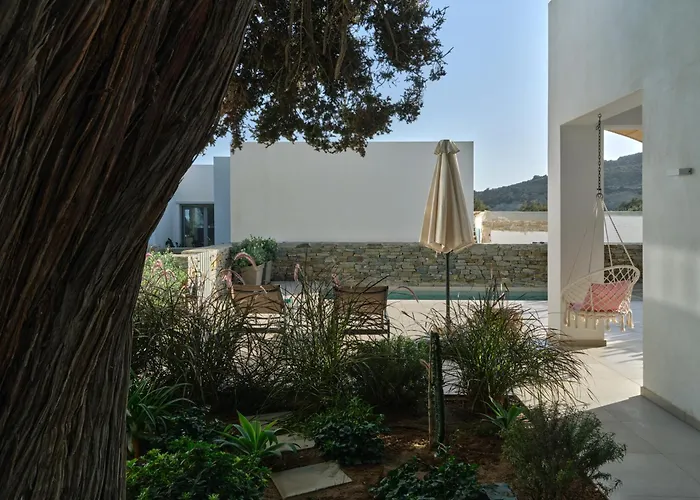 Private Luxury Scarlet Beachfront Villa, Molos, Paros * Molos (Paros)