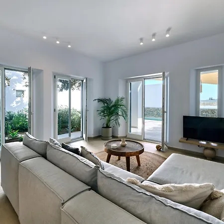 ヴィラ Private Luxury Scarlet Beachfront Villa, Molos, Paros
