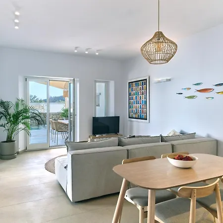 Private Luxury Scarlet Beachfront Villa, Molos, Paros ヴィラ