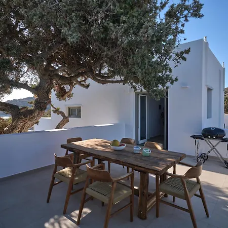 ヴィラ Private Luxury Scarlet Beachfront Villa, Molos, Paros *