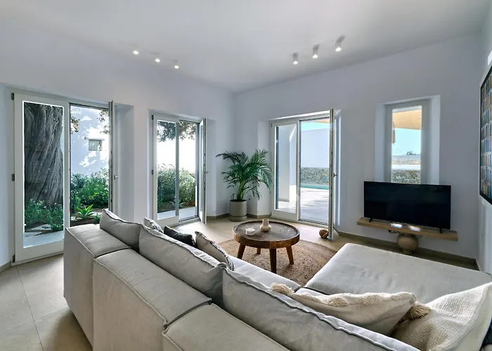 ヴィラ Private Luxury Scarlet Beachfront Villa, Molos, Paros